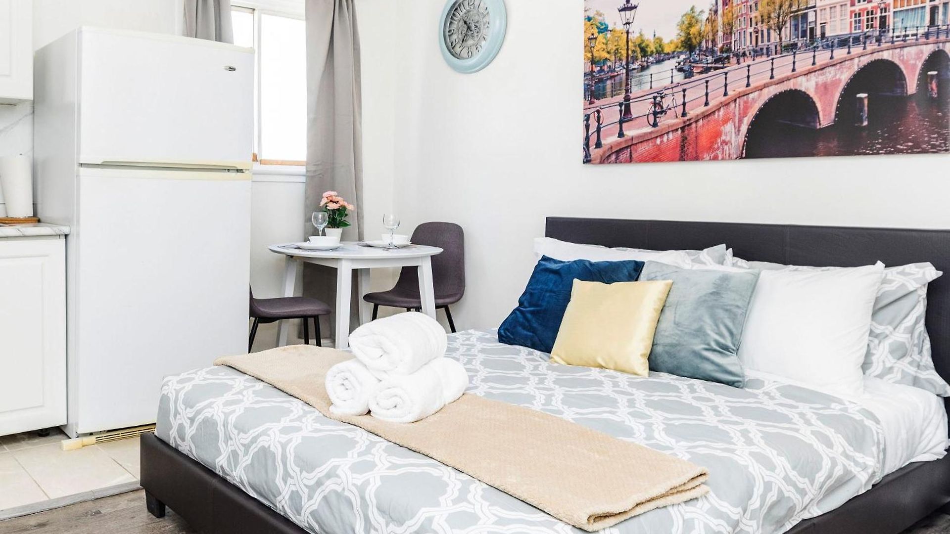 Pet Friendly Suite- In Chinatown Apartment