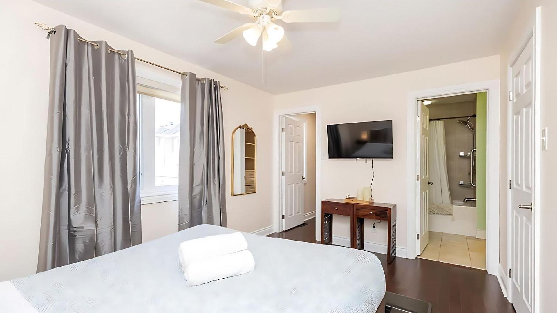 Cozy Modern 4br With Sunny Patio Ottawa