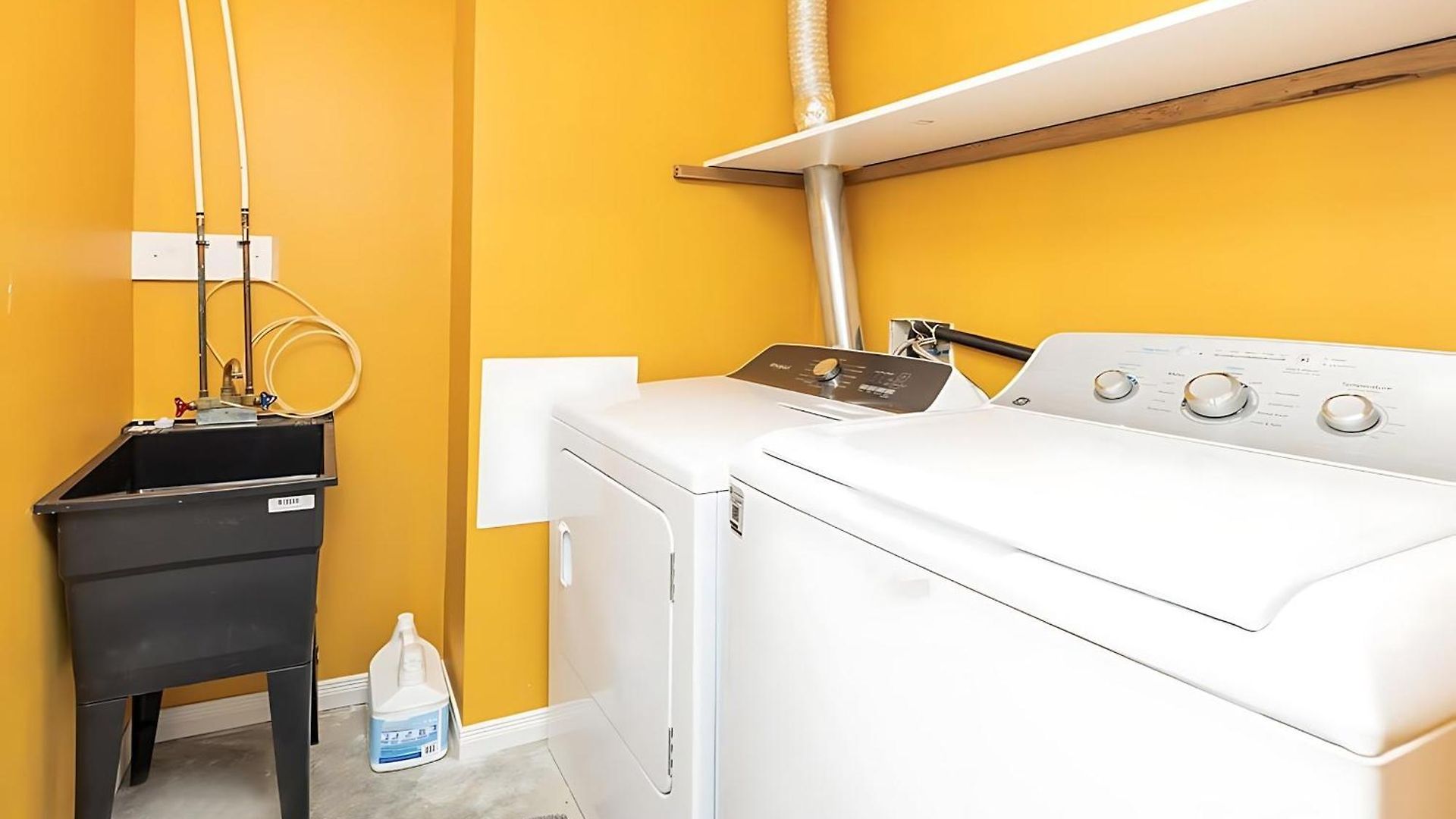 Cozy Modern 4br With Sunny Patio * Ottawa