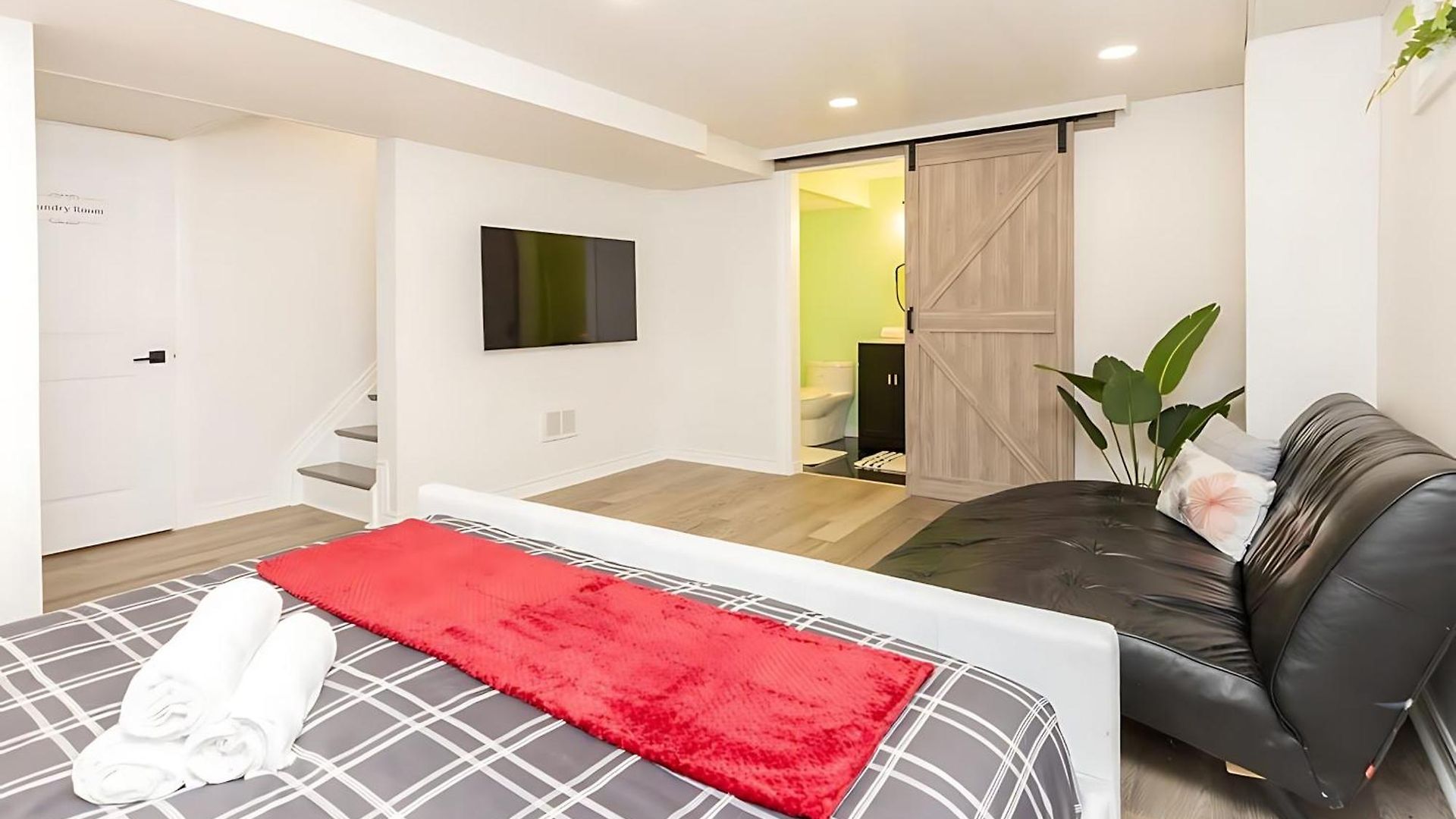 Cozy Modern 4br With Sunny Patio