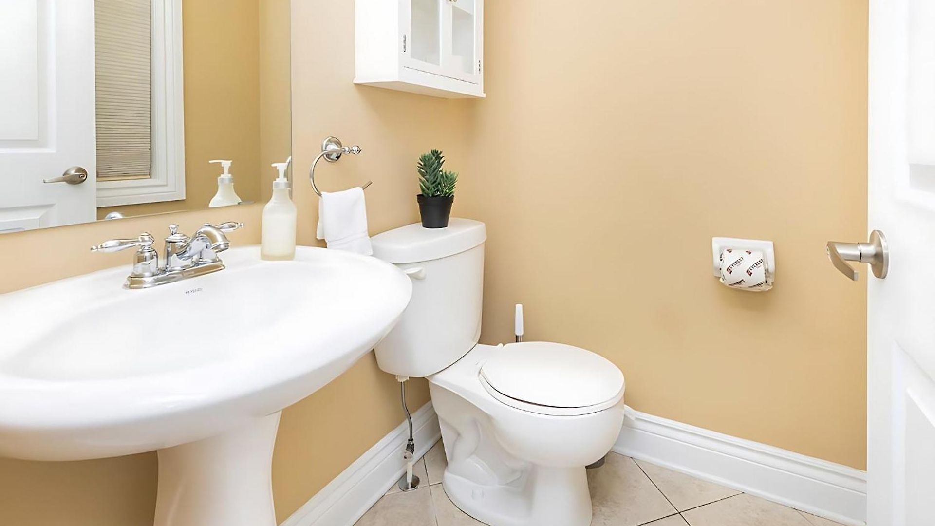 Cozy Modern 4br With Sunny Patio Holiday home *