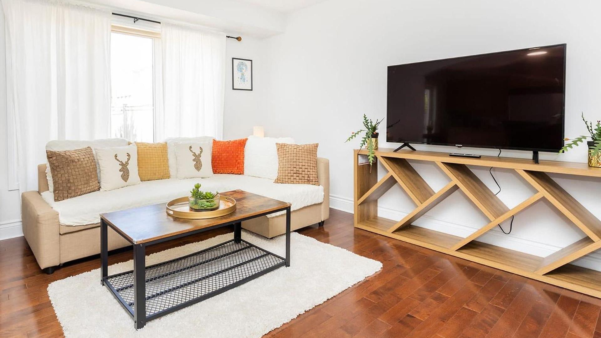 Cozy Modern 4br With Sunny Patio * Ottawa