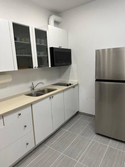 Apartment New, Private Downtown - Minimum 30 Day *