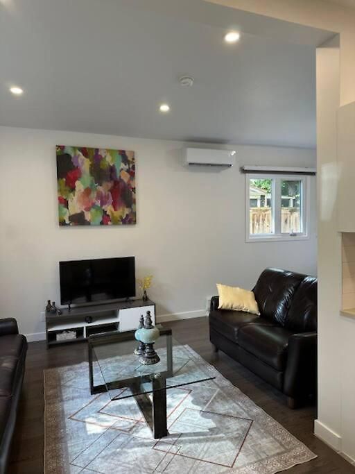 New, Private Downtown - Minimum 30 Day Apartment *