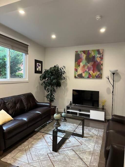 New, Private Downtown - Minimum 30 Day *