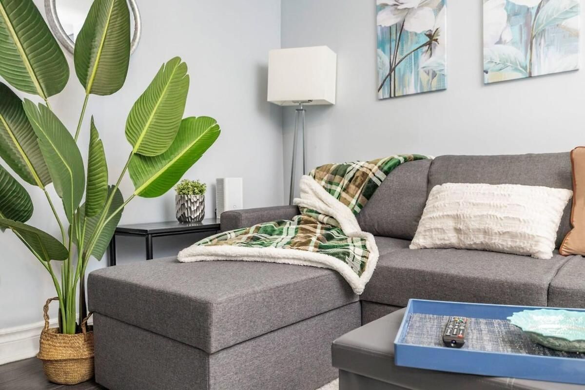 Pet-friendly - Near Chinatown & Little Italy * Ottawa