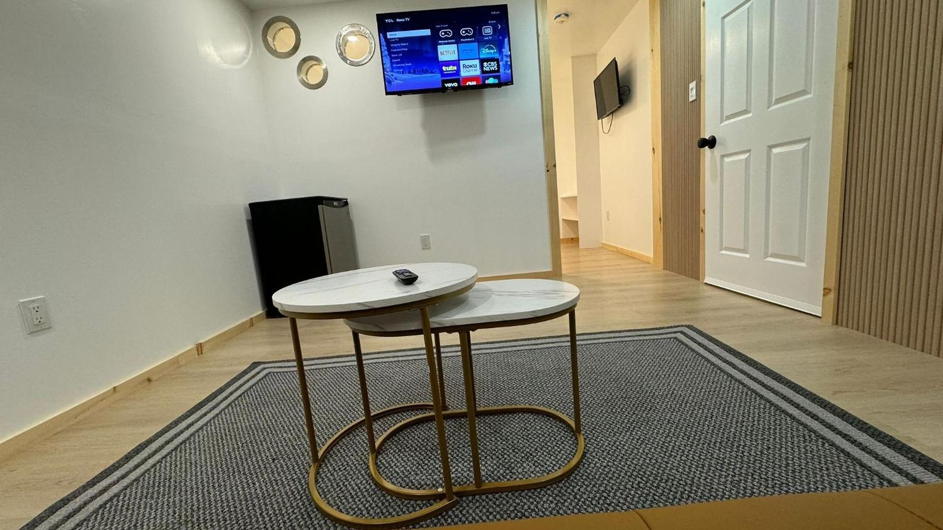 Private Entrance, Private Bathroom, Bedroom And Workspace Apartment Ottawa