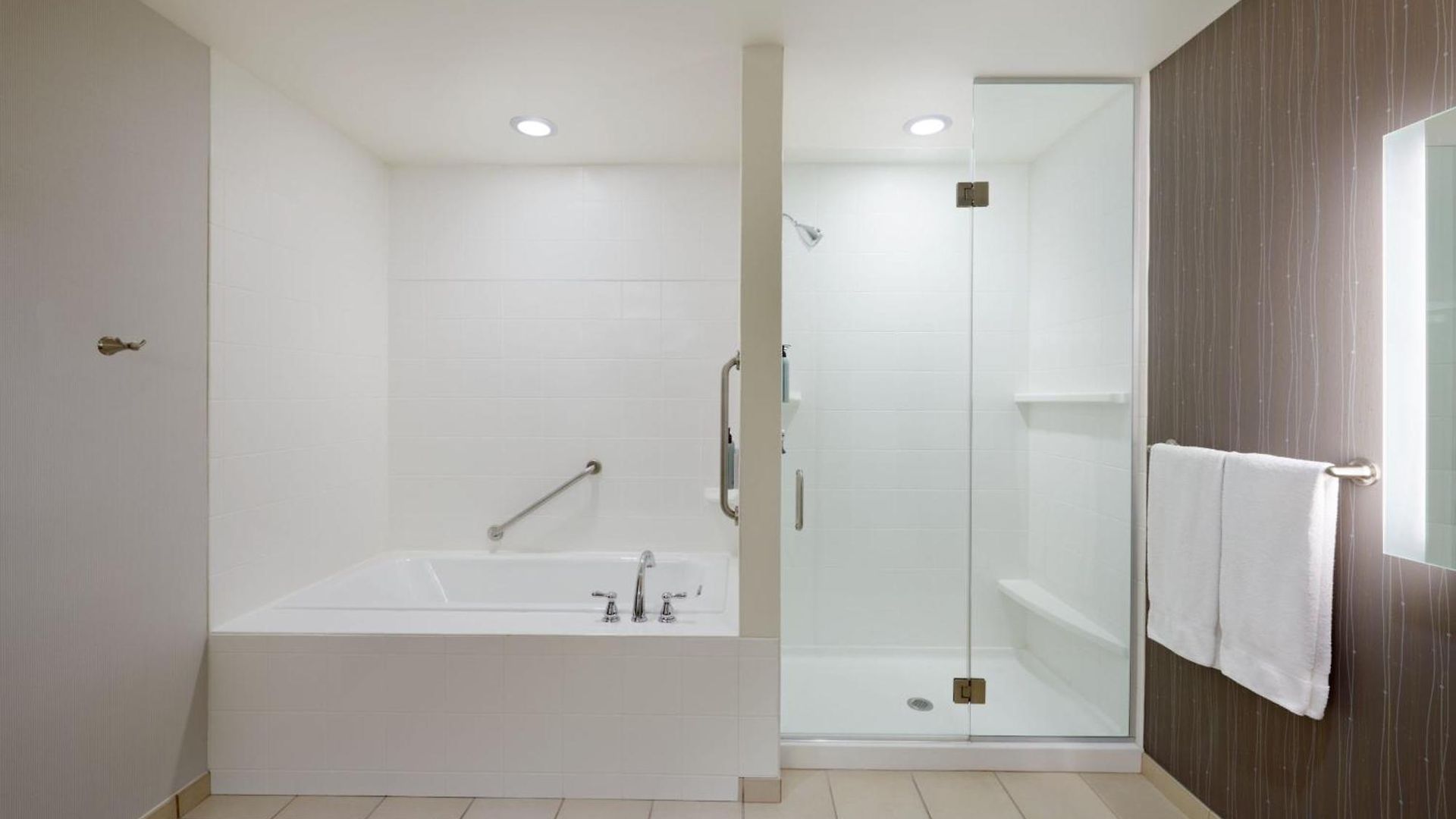 Hotel Courtyard By Marriott East 3*