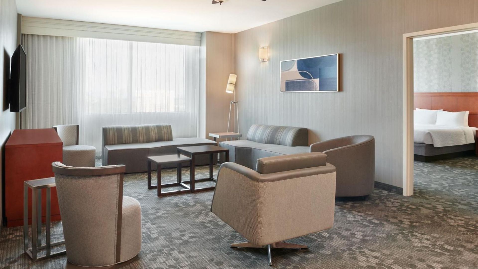 Courtyard By Marriott East Hotel
