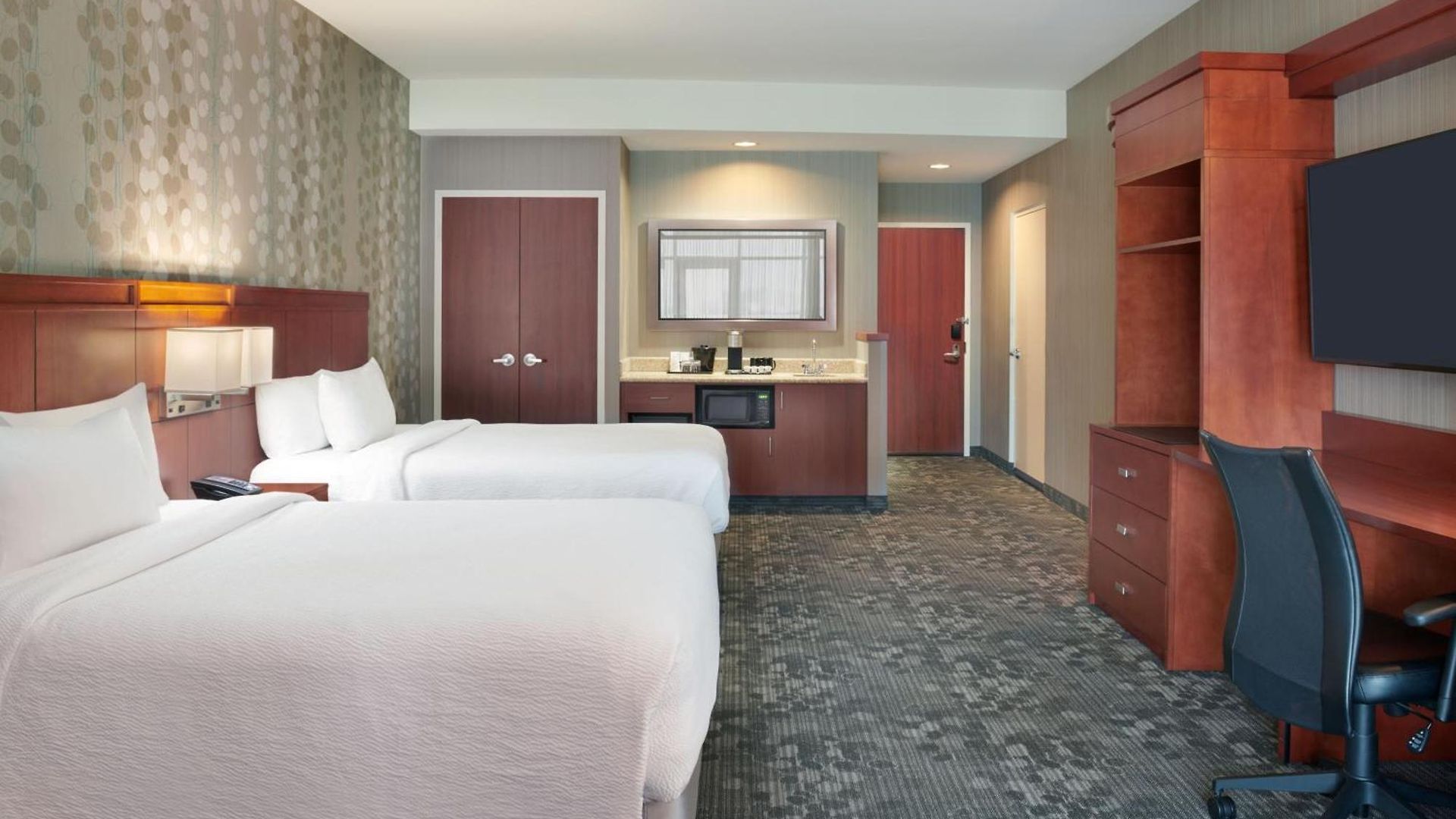 Courtyard By Marriott East