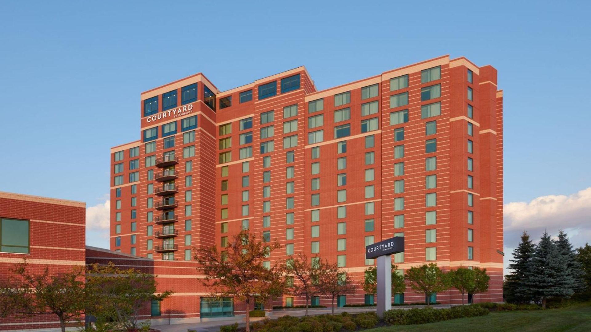 Courtyard By Marriott East 3*