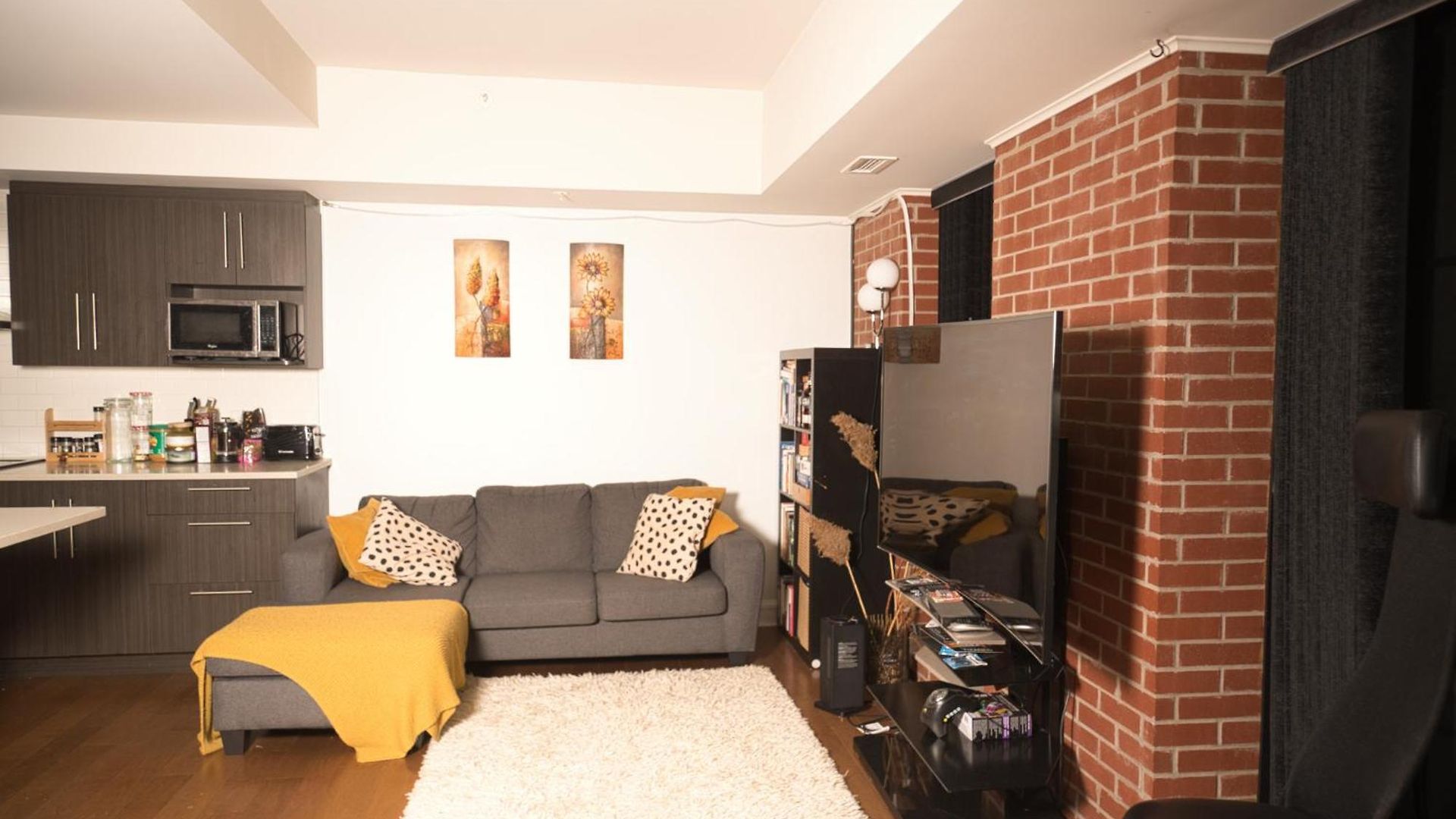 Minimum One Month - With Ensuite Bathroom In Fairly New 2 Rooms, 2 Bathrooms Homestay
