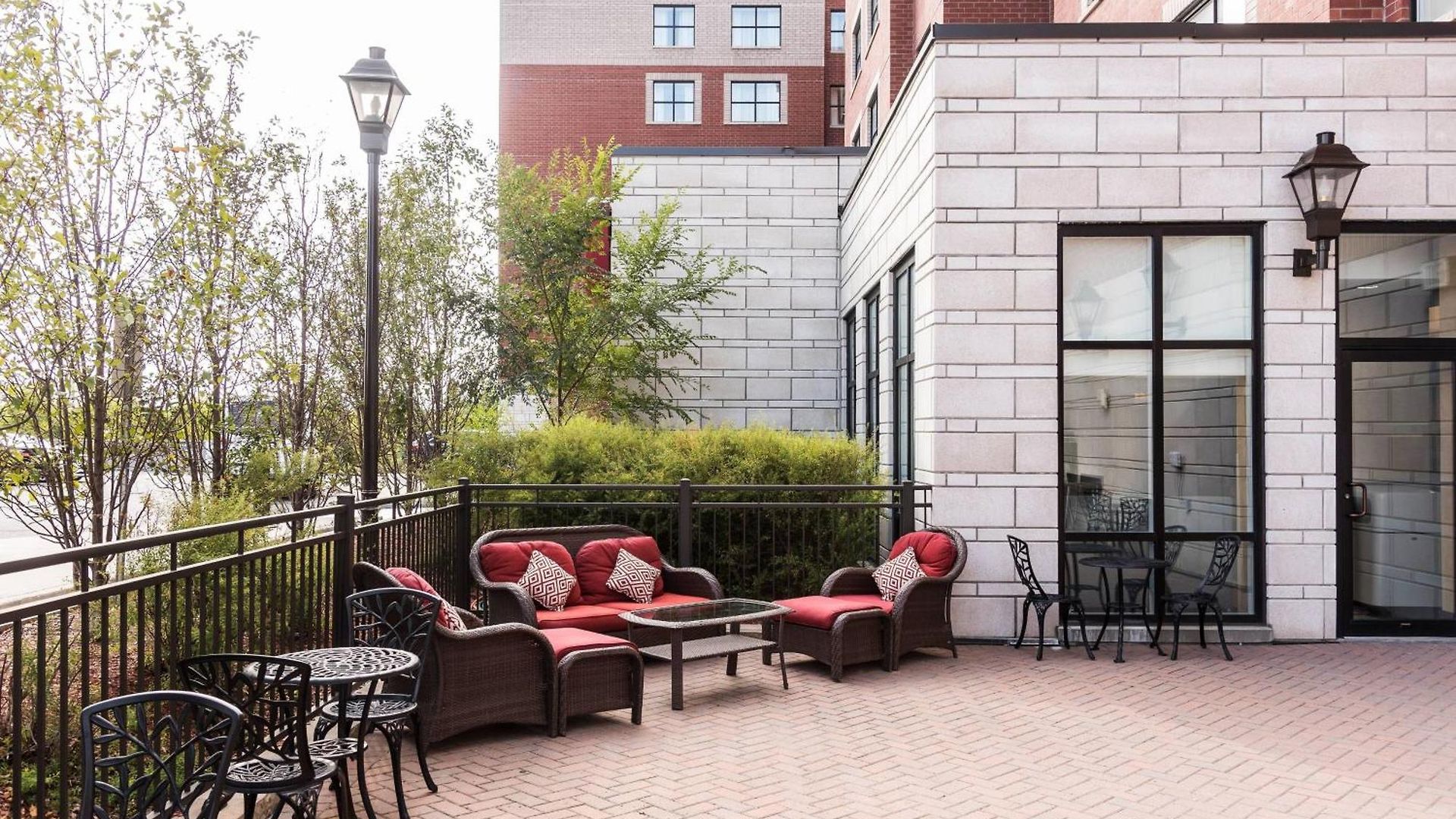 Hotel By Marriott Airport 3*