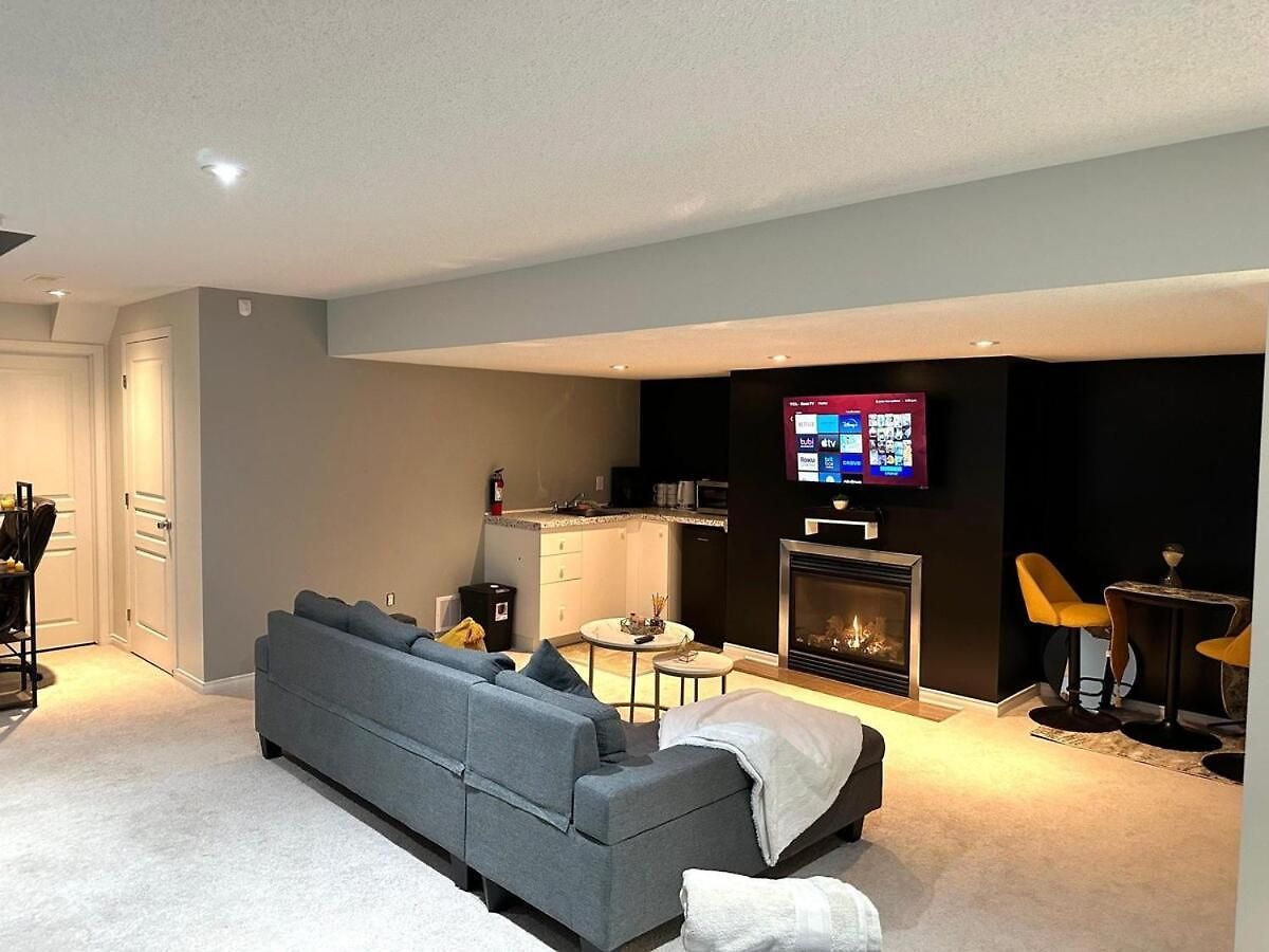 Luxury & Free Parking Bachelor Ottawa