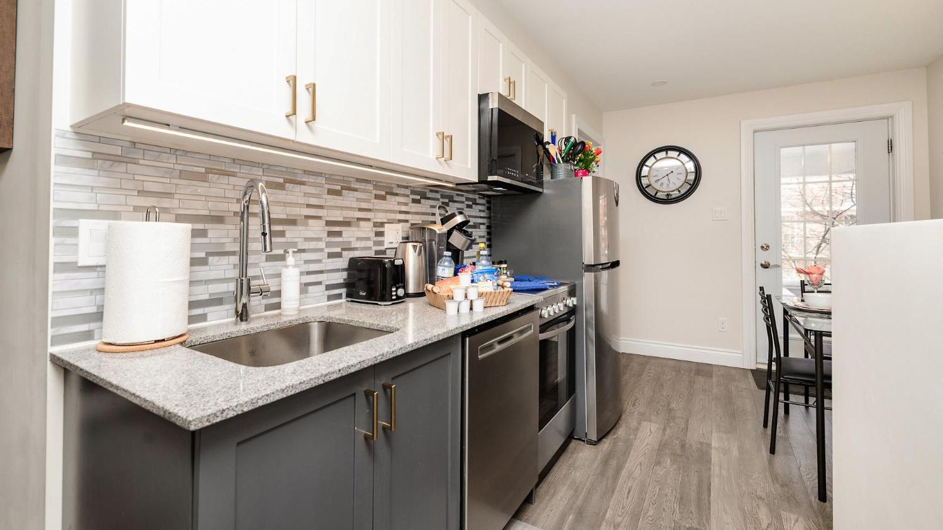 Pet-friendly 2br - Near