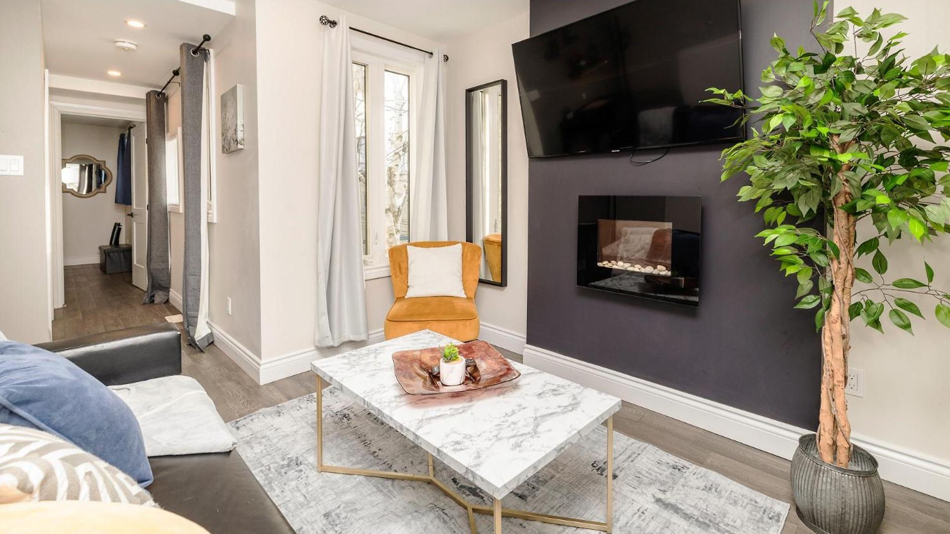 Pet-friendly 2br - Near Apartment *