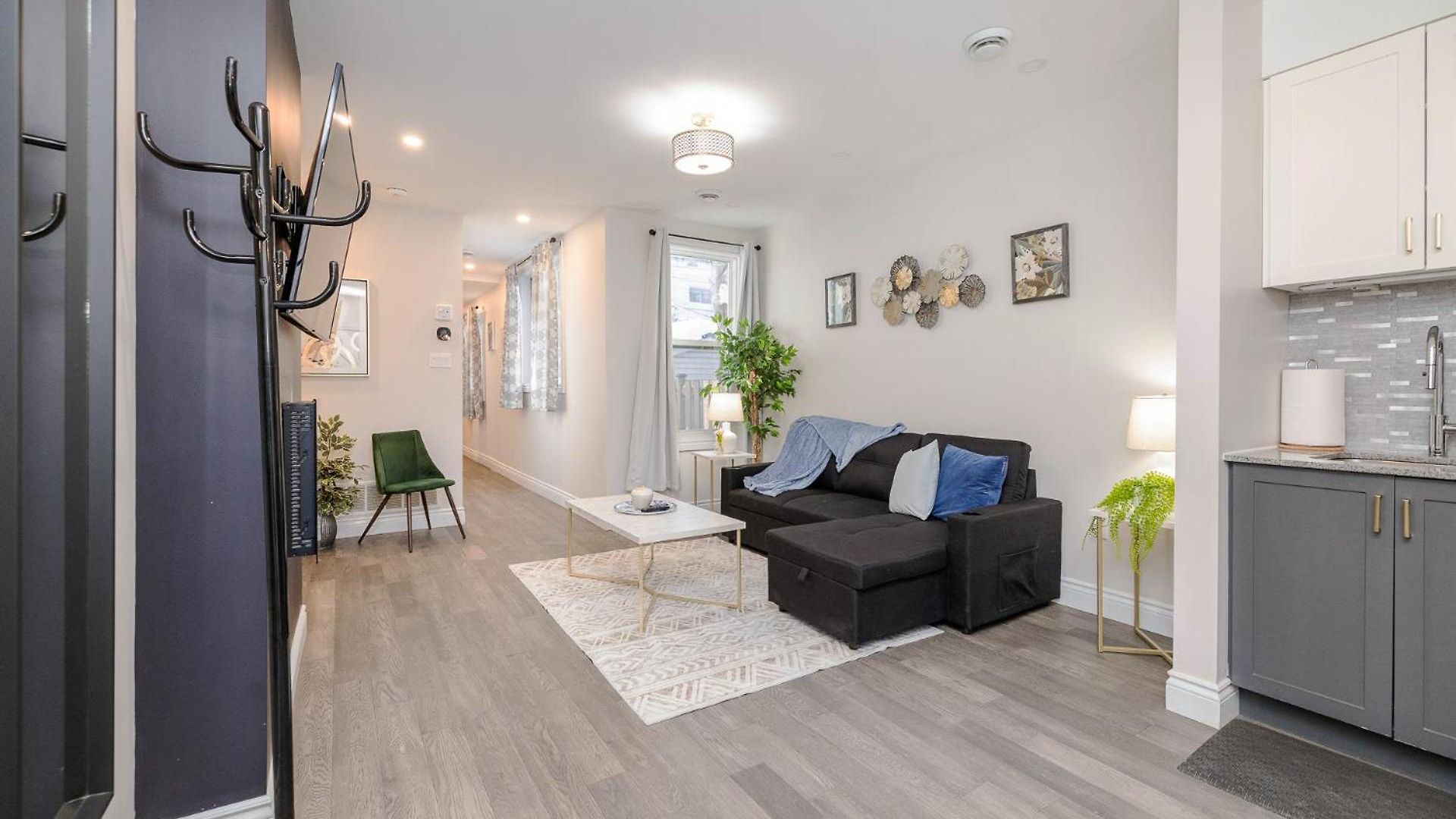 Modern 2br With Pet Friendly - Near Apartment