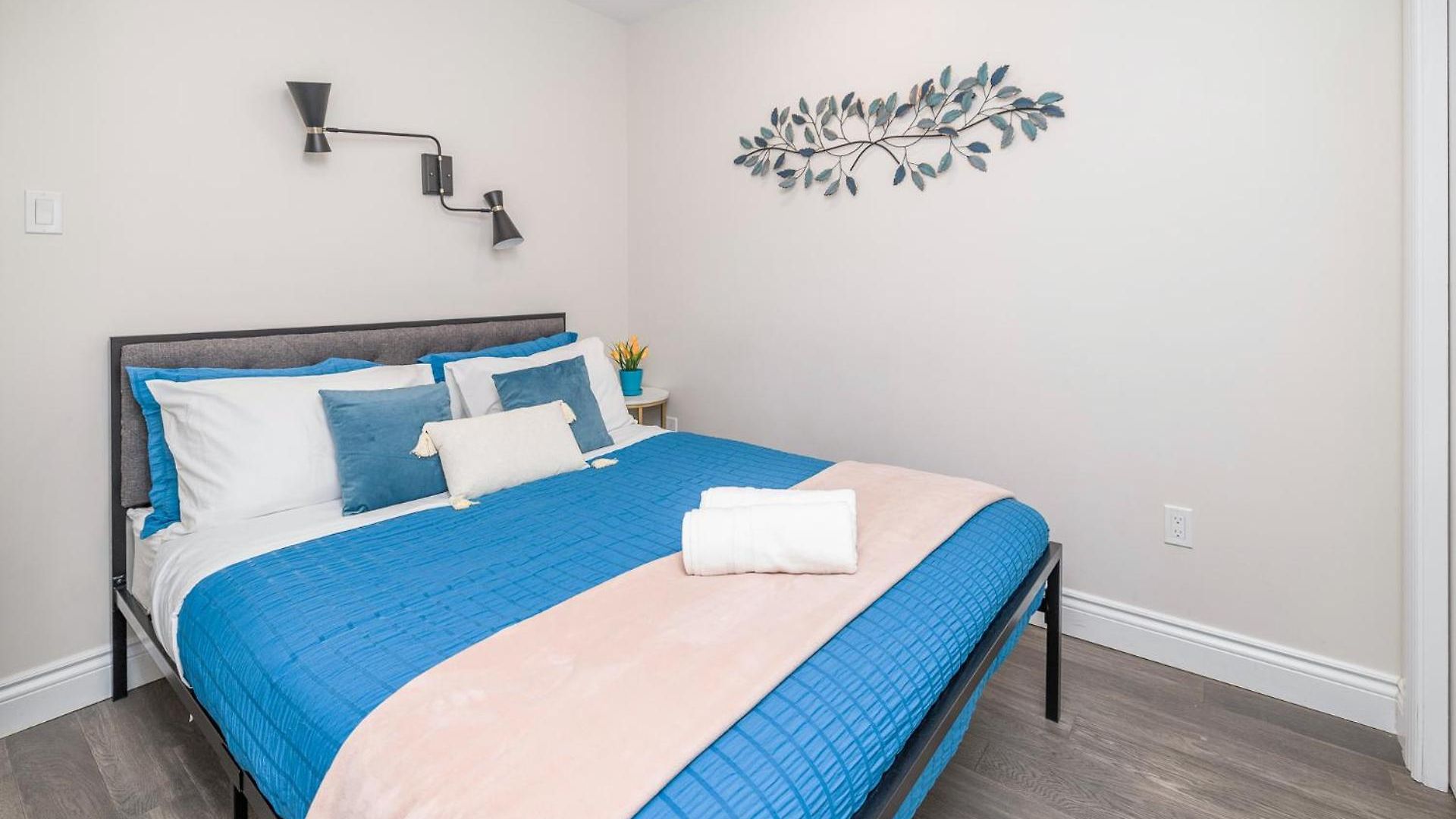 Apartment Modern 2br With Pet Friendly - Near Ottawa