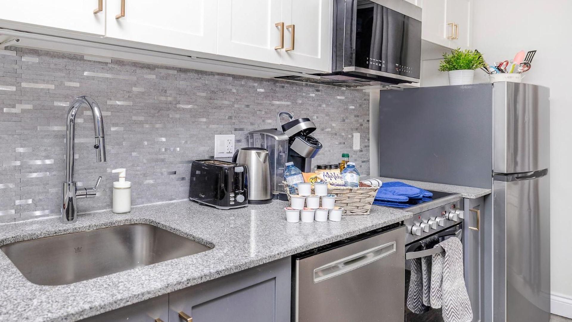 Modern 2br With Pet Friendly - Near * Ottawa