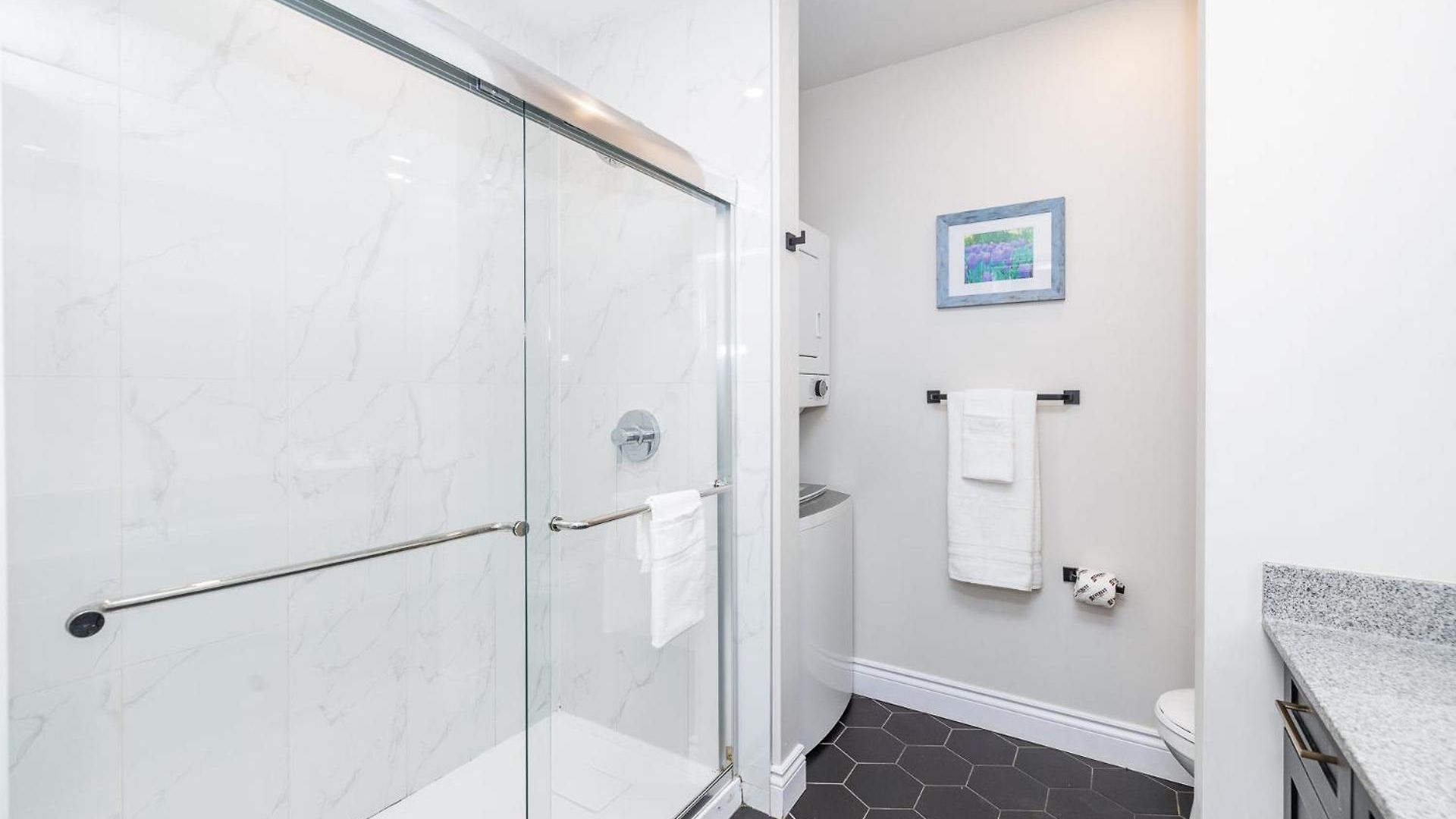 Modern 2br With Pet Friendly - Near