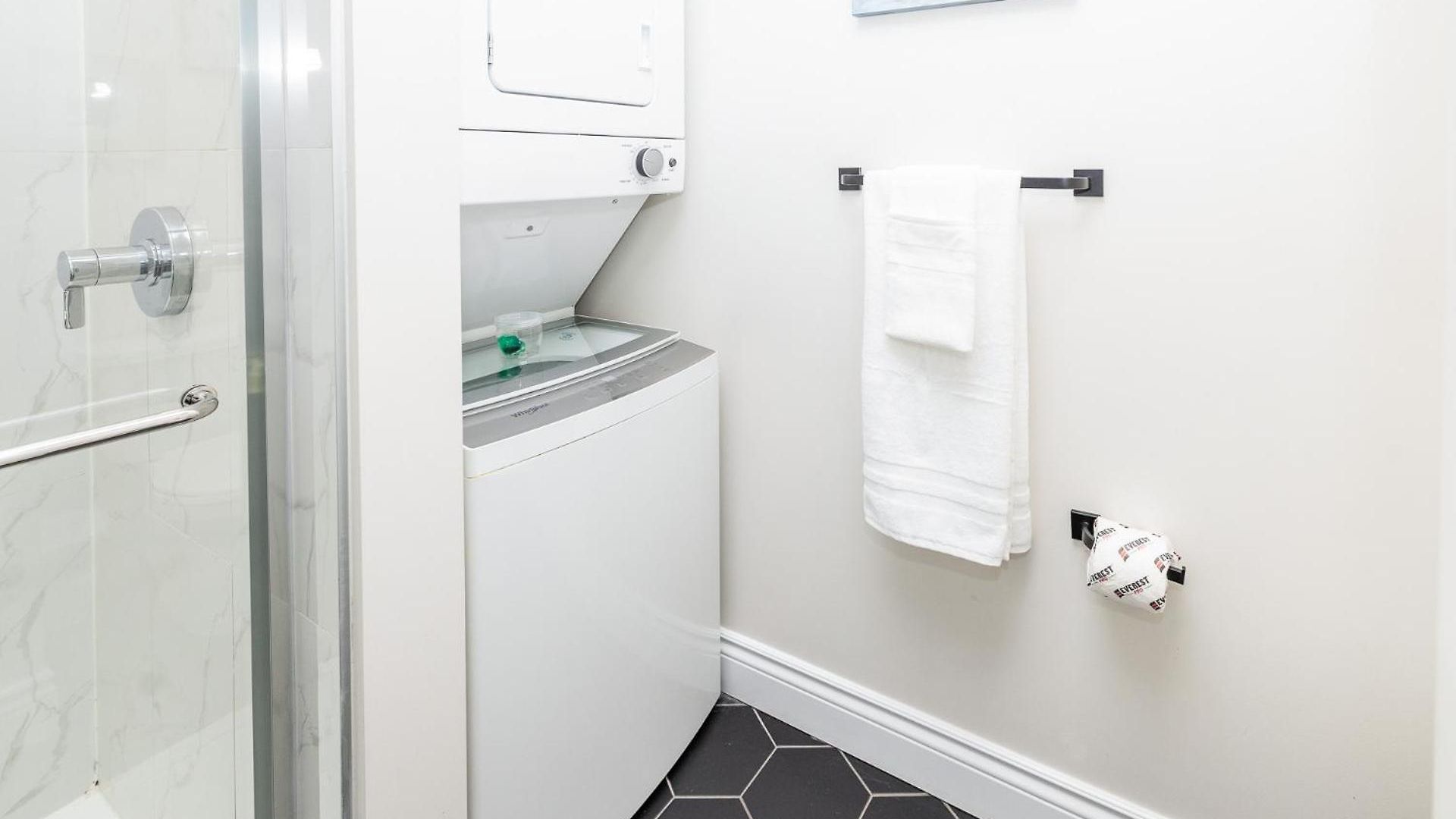 Apartment Modern 2br With Pet Friendly - Near Ottawa