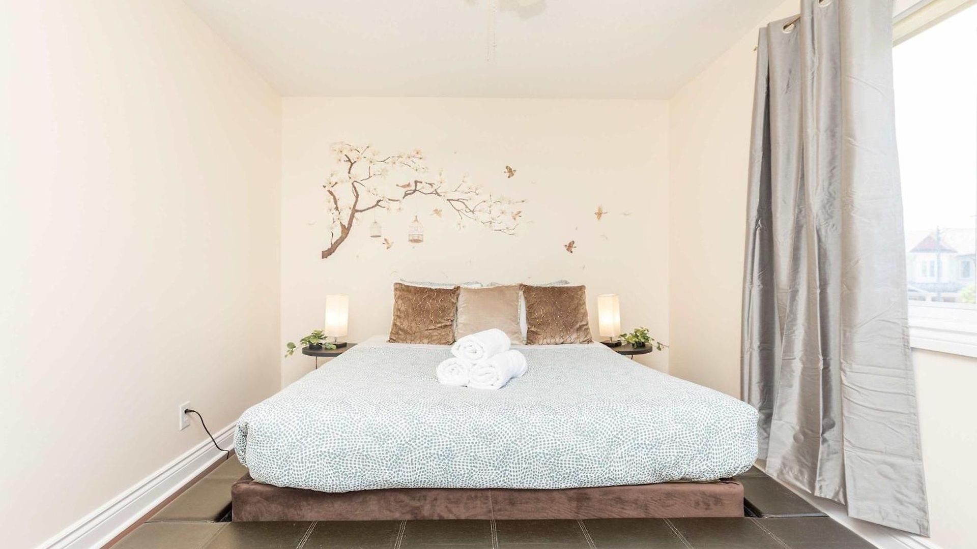 Cozy Modern 4br With Sunny Patio *