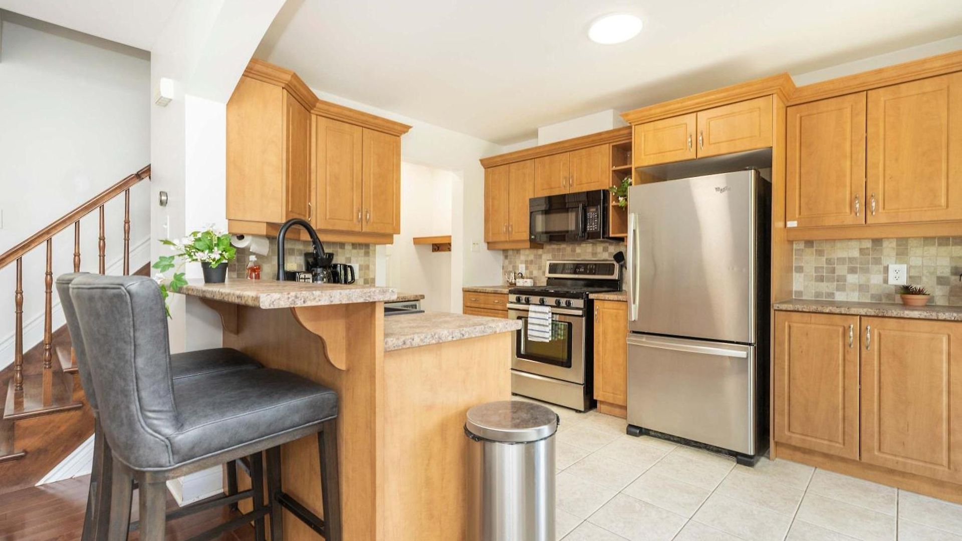 Cozy Modern 4br With Sunny Patio * Ottawa