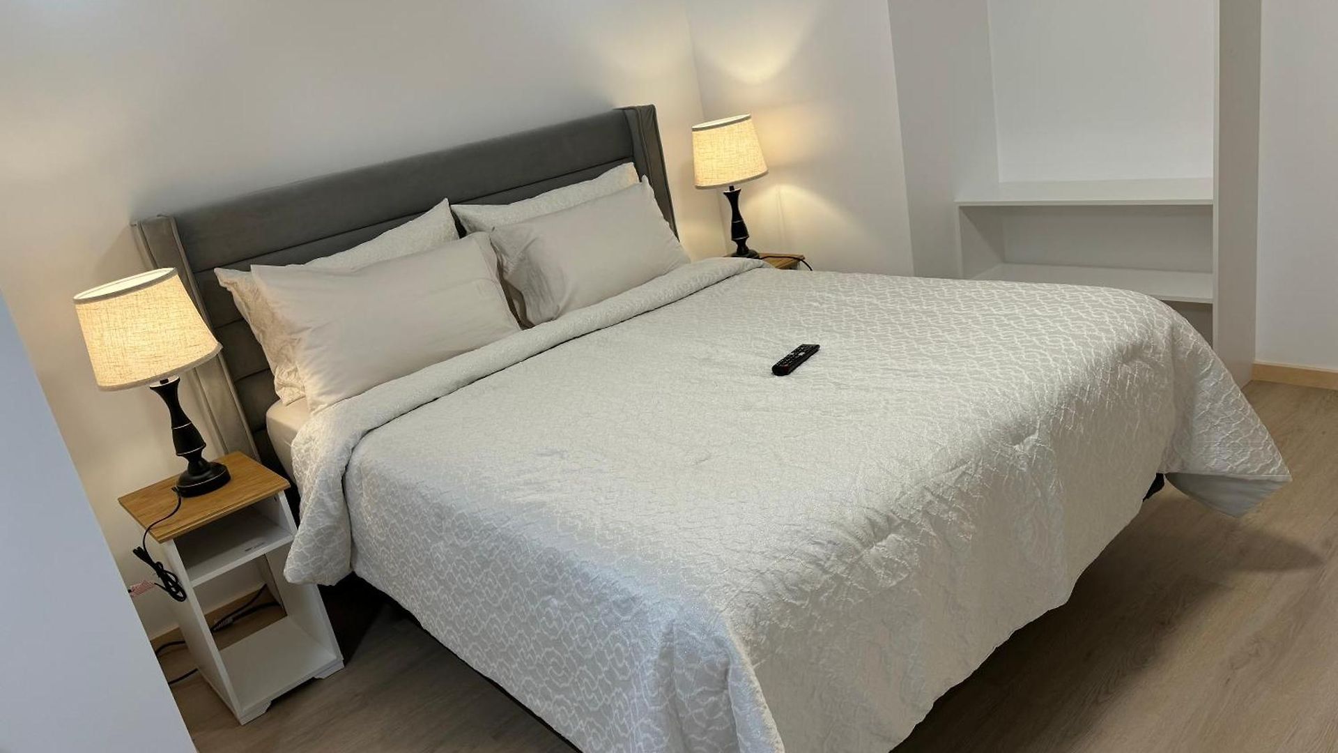 Apartment Private Entrance, Private Bathroom, Bedroom And Workspace