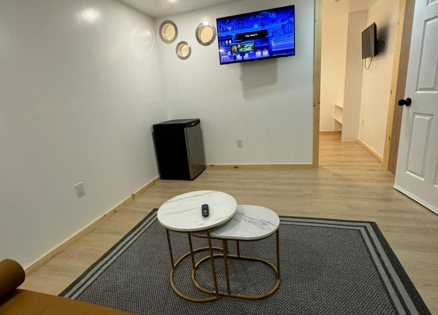 Private Entrance, Private Bathroom, Bedroom And Workspace * Ottawa