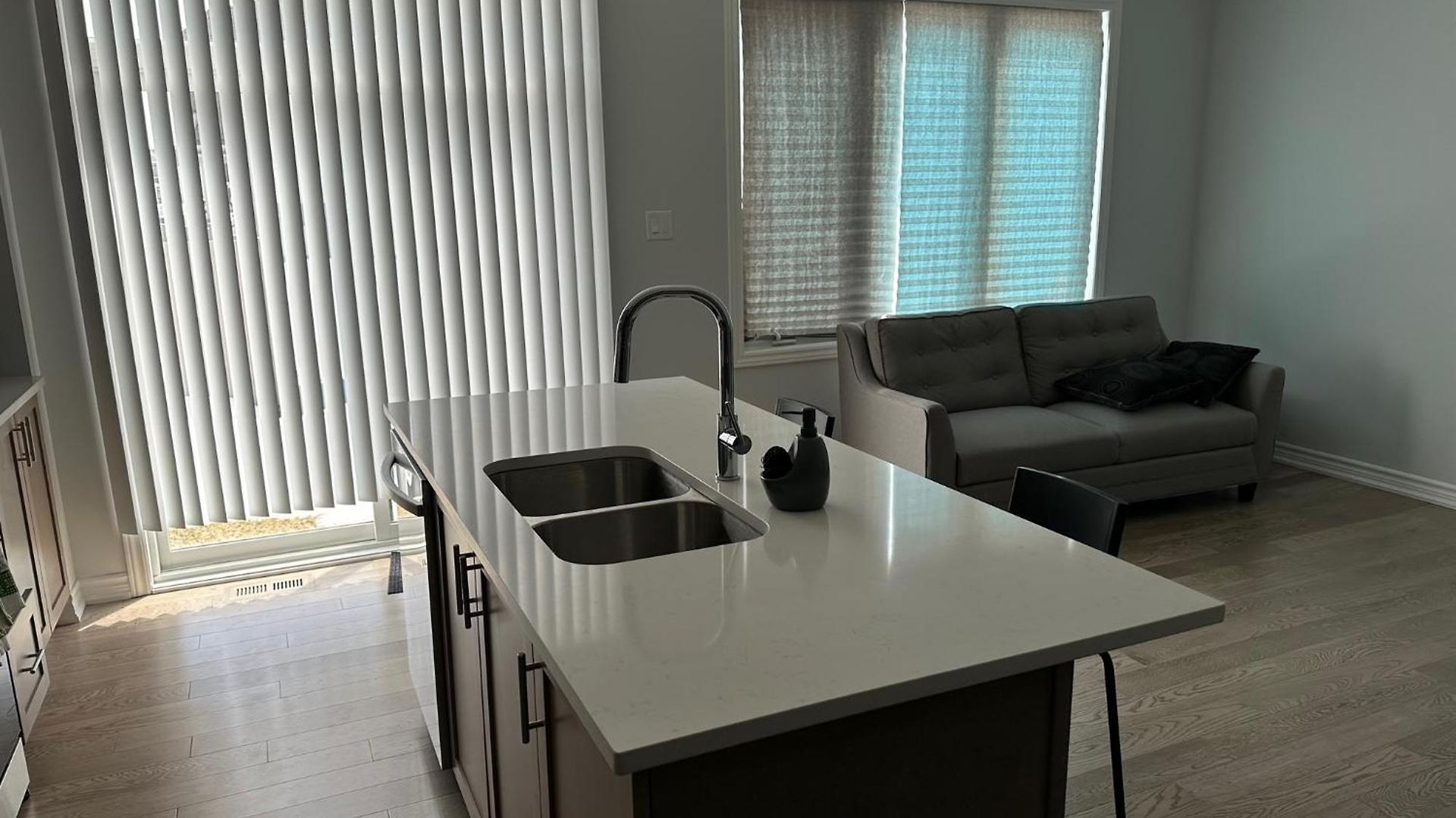 Lovely 2 Bedroom 2 Bath Holiday home Ottawa