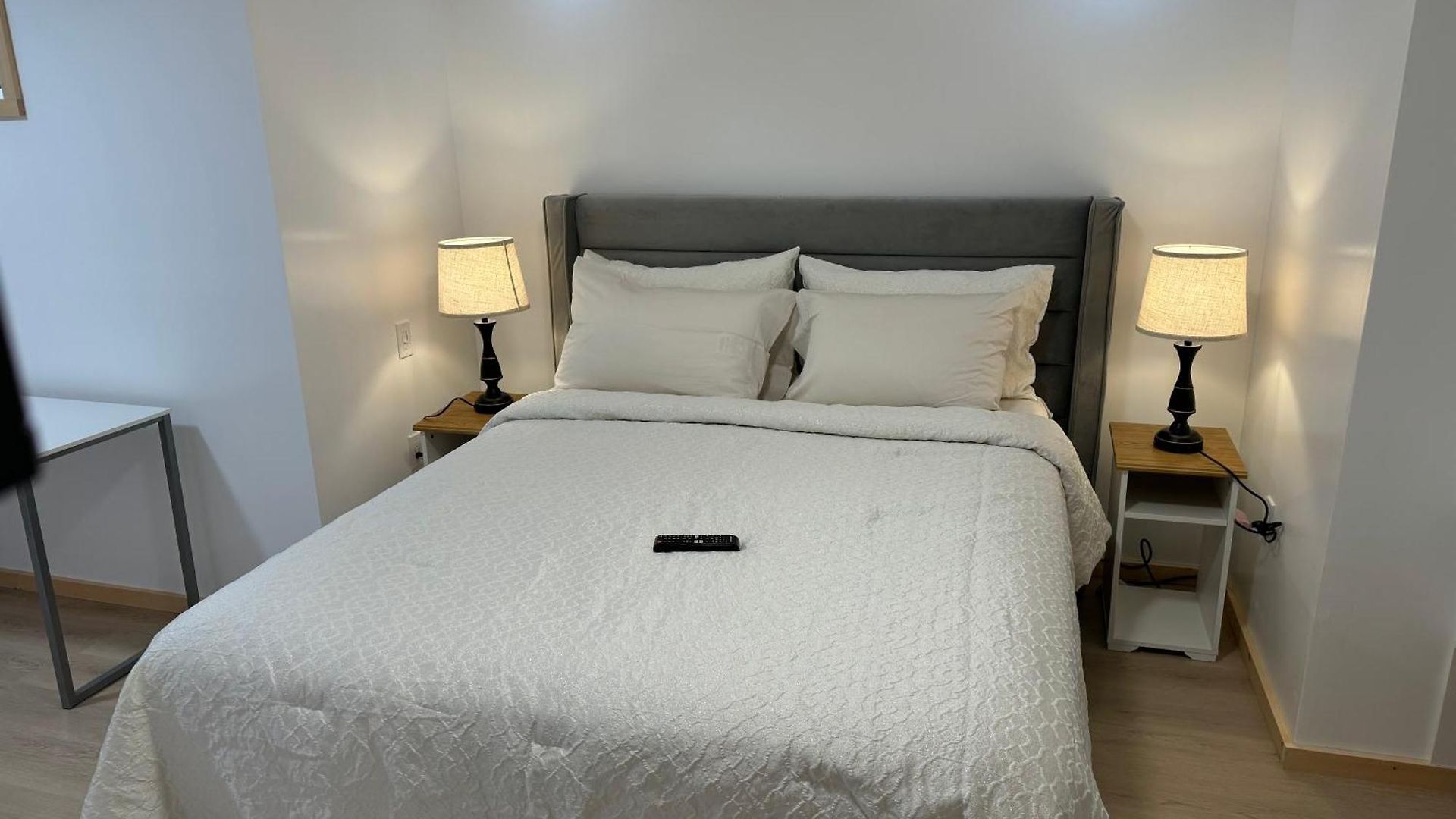 Private Entrance, Private Bathroom, Bedroom And Workspace Ottawa