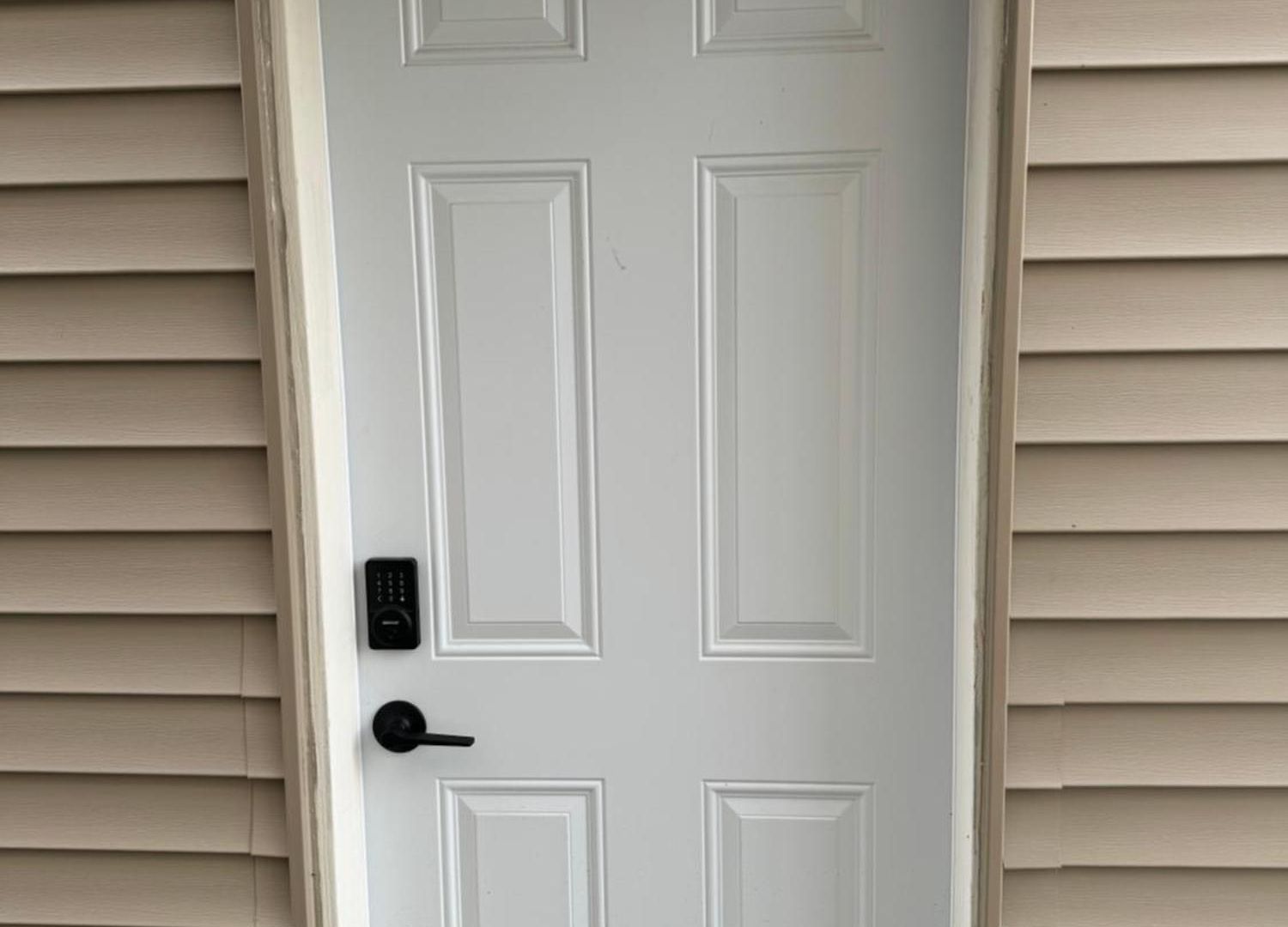 Private Entrance, Private Bathroom, Bedroom And Workspace Apartment