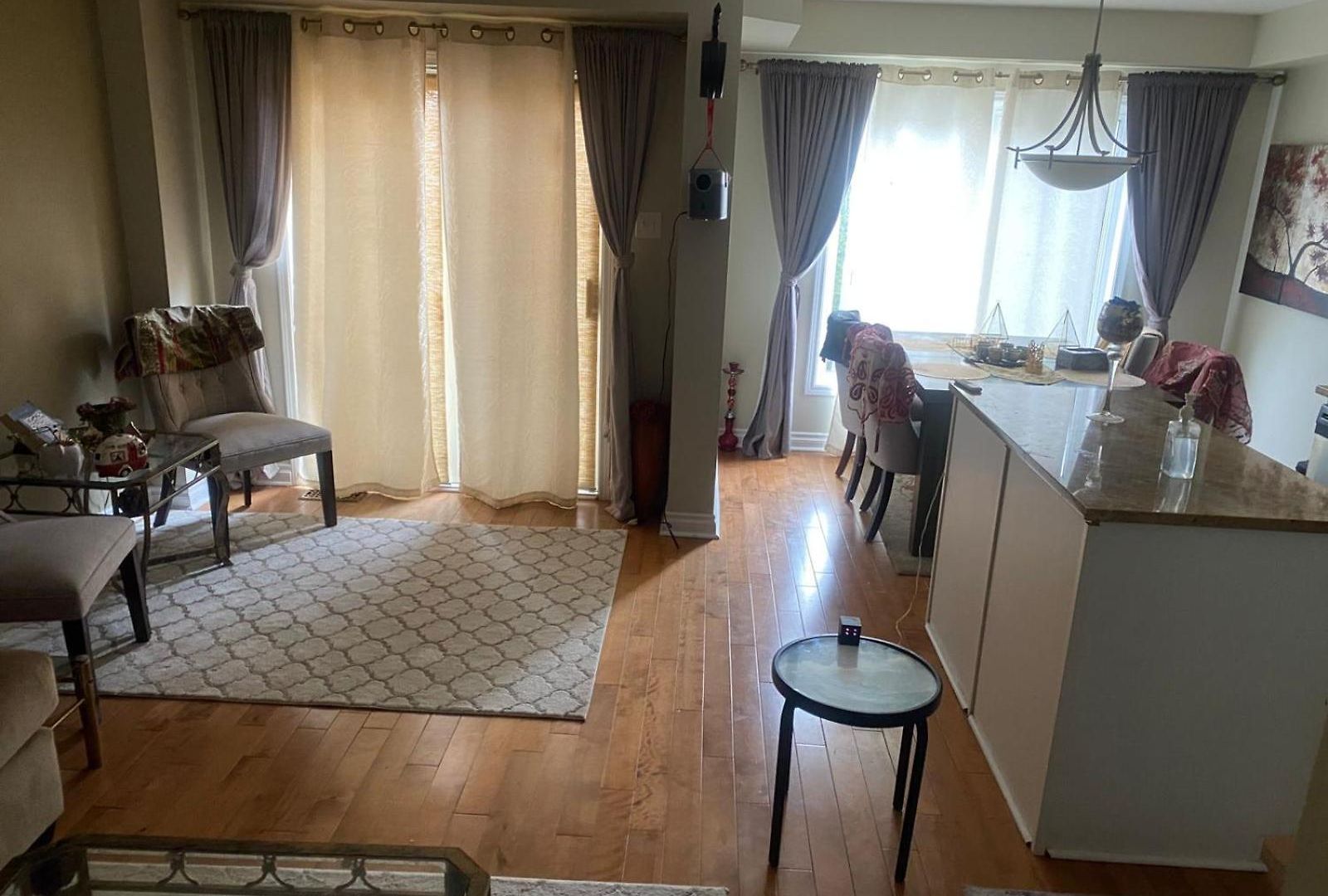 Cute 3 Bedrooms Townhouse In Kanata Holiday home