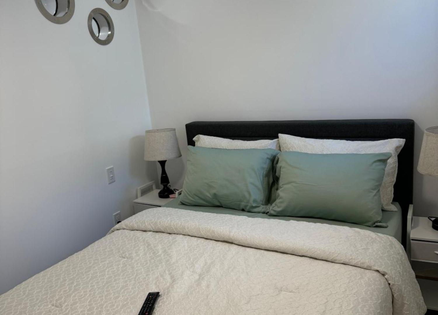 Private Entrance, Private Bathroom, Bedroom And Workspace Apartment