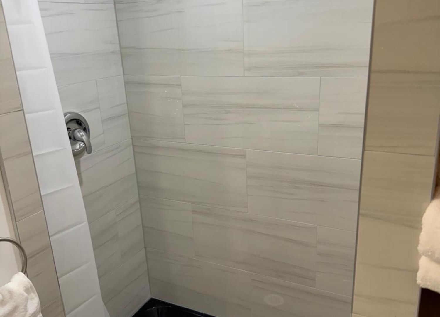 Private Entrance, Private Bathroom, Bedroom And Workspace Apartment Ottawa