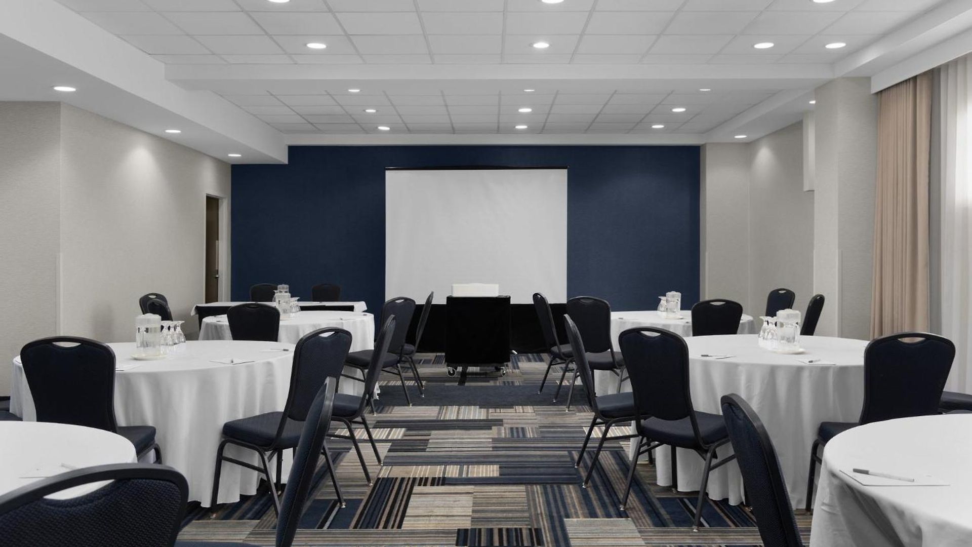 Hotel East By Ihg 4*