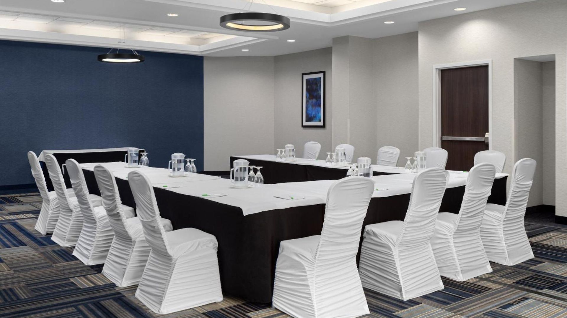 Hotel East By Ihg Ottawa