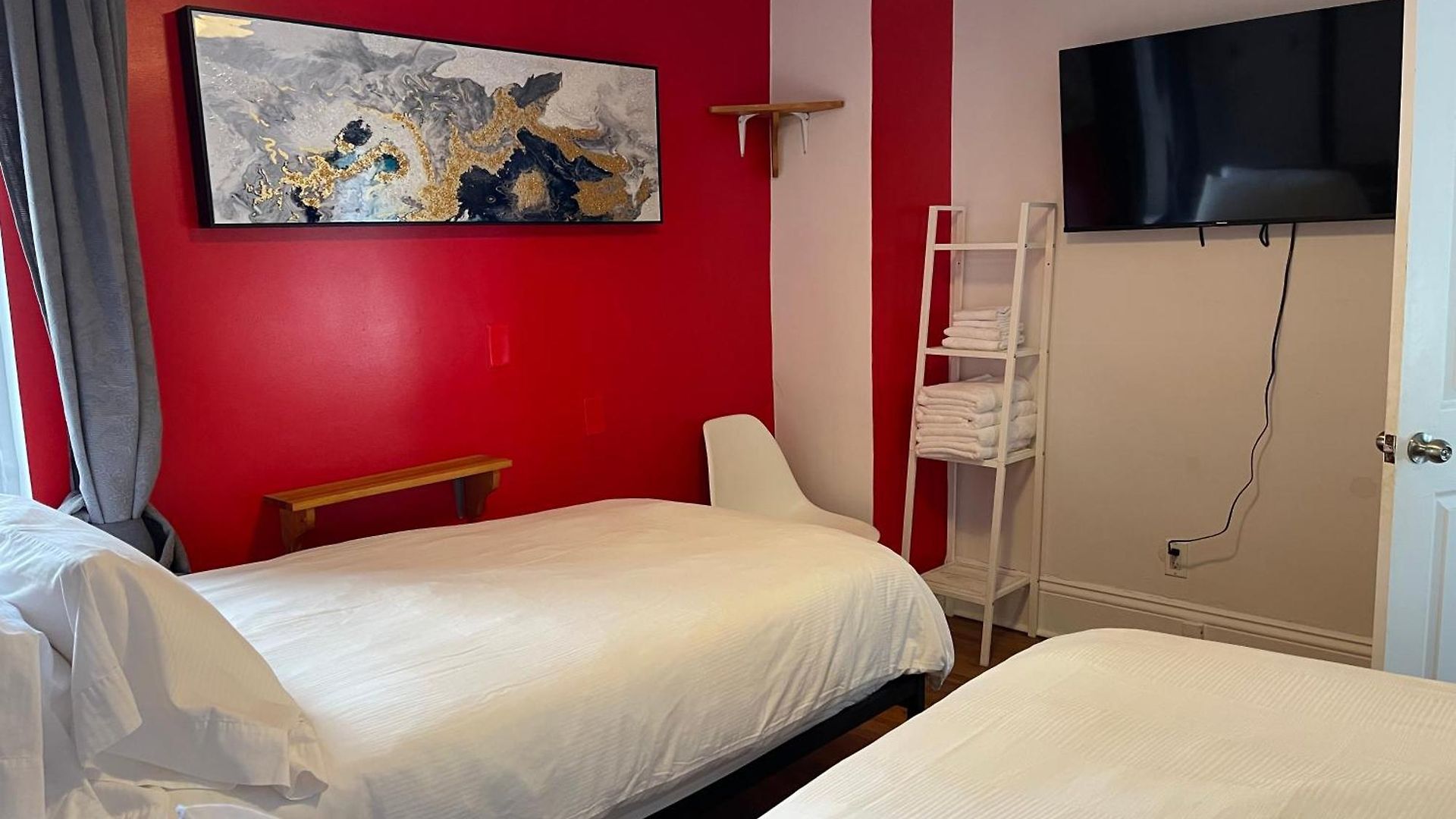 Barefoot Hostel Ottawa