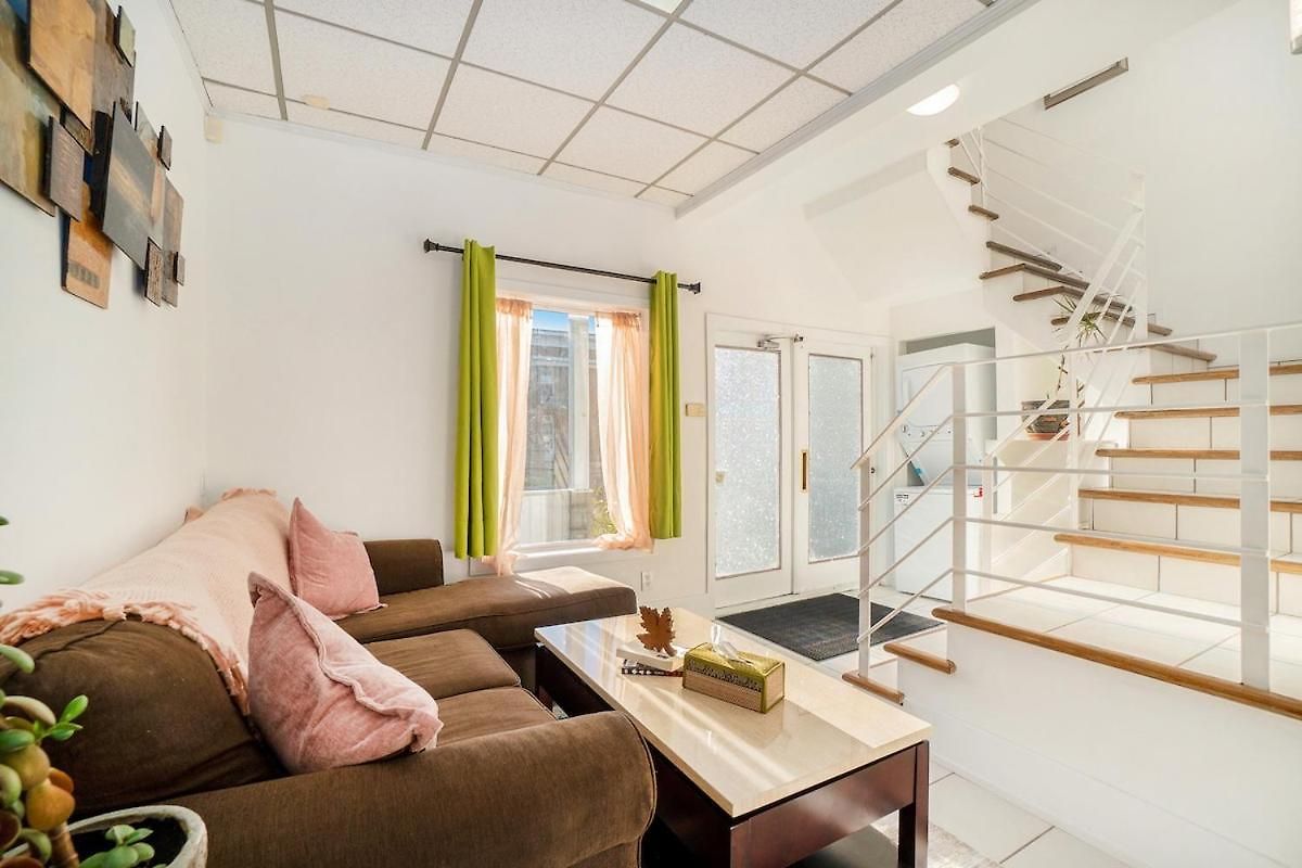 Private 3 Bedrooms Downtown W Balcony *