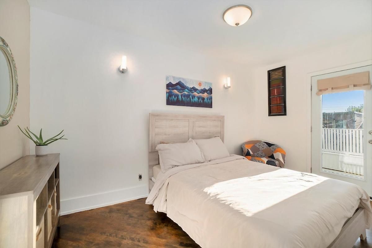 Private 3 Bedrooms Downtown W Balcony