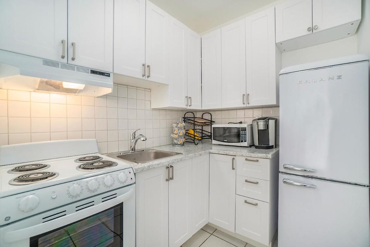 Private 3 Bedrooms Downtown W Balcony * Ottawa