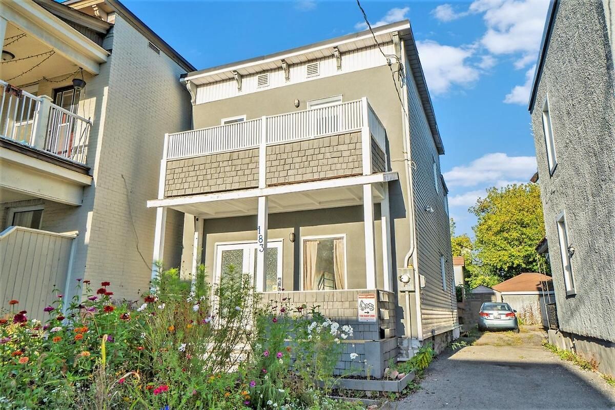 Private 3 Bedrooms Downtown W Balcony *
