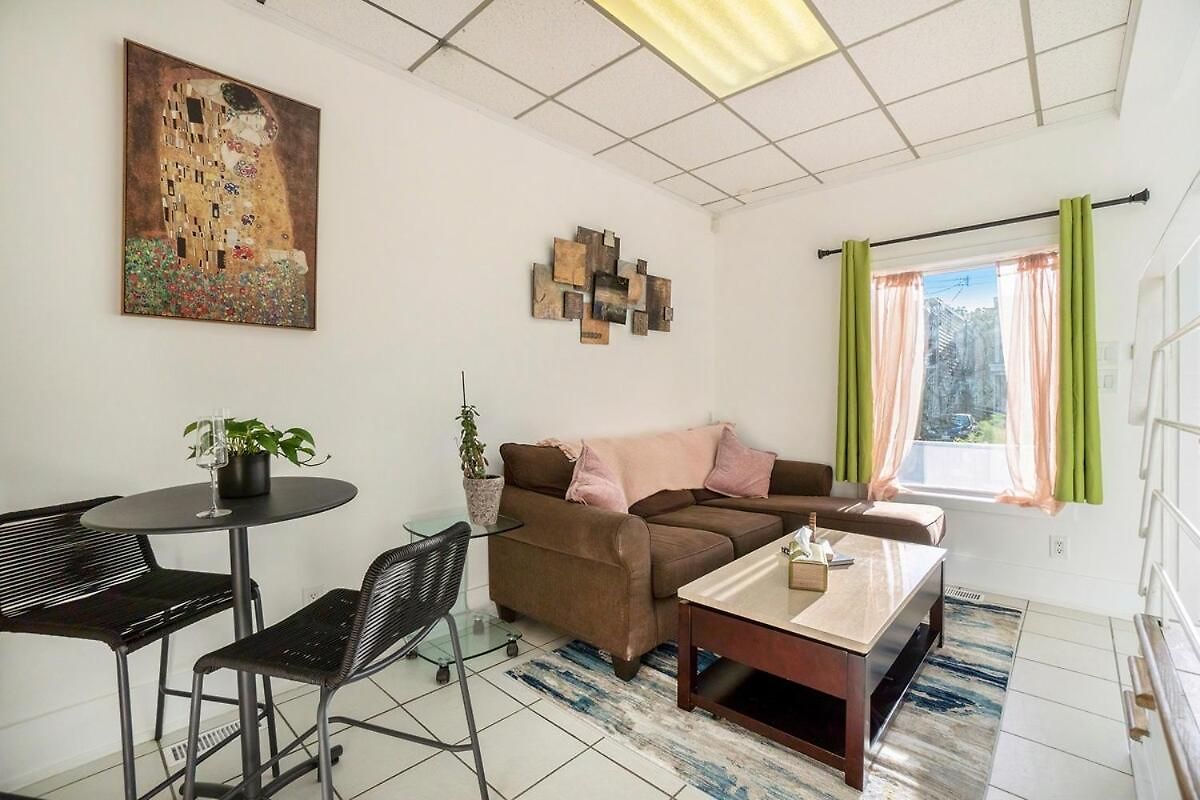 Private 3 Bedrooms Downtown W Balcony