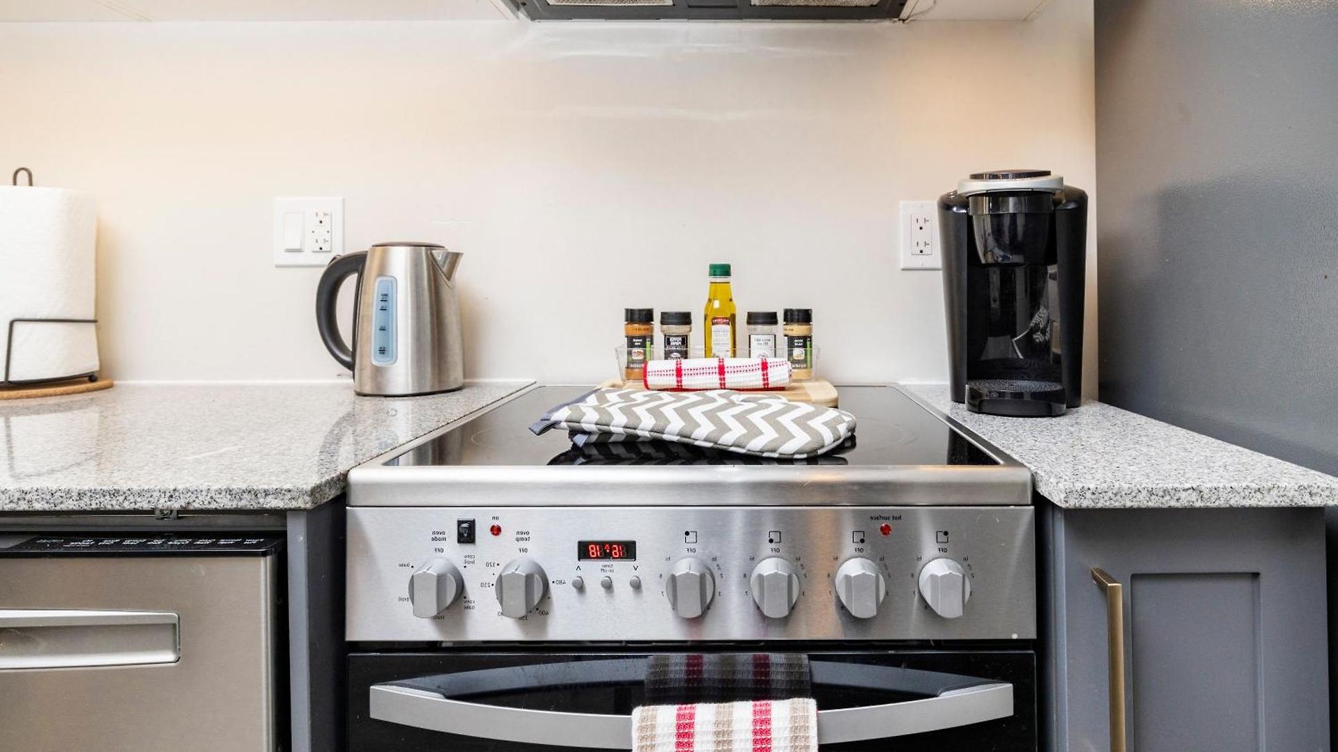 Modern 1br King Bed Near Rideau River & Dt Apartment *