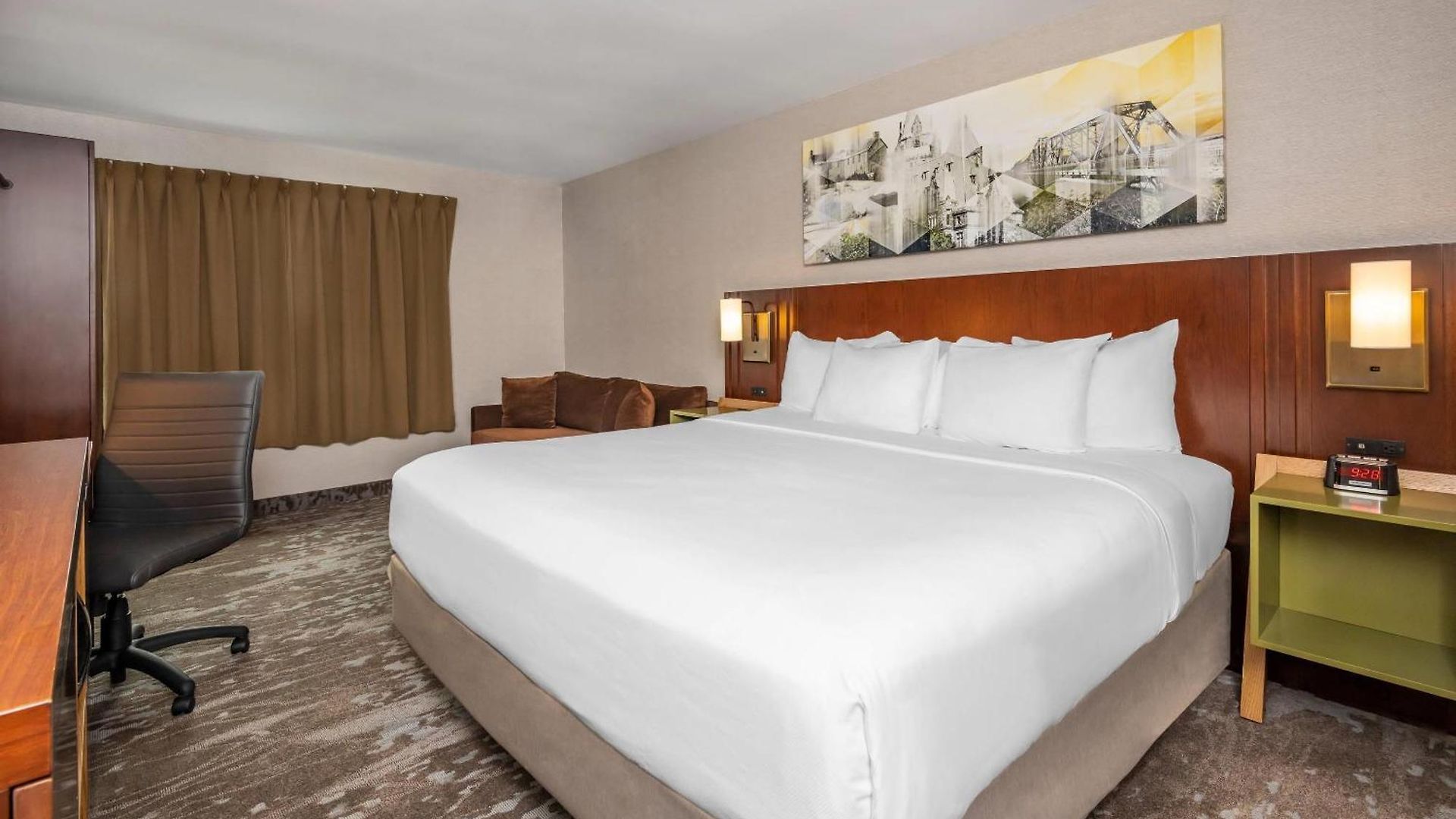 Comfort East Inn 4*
