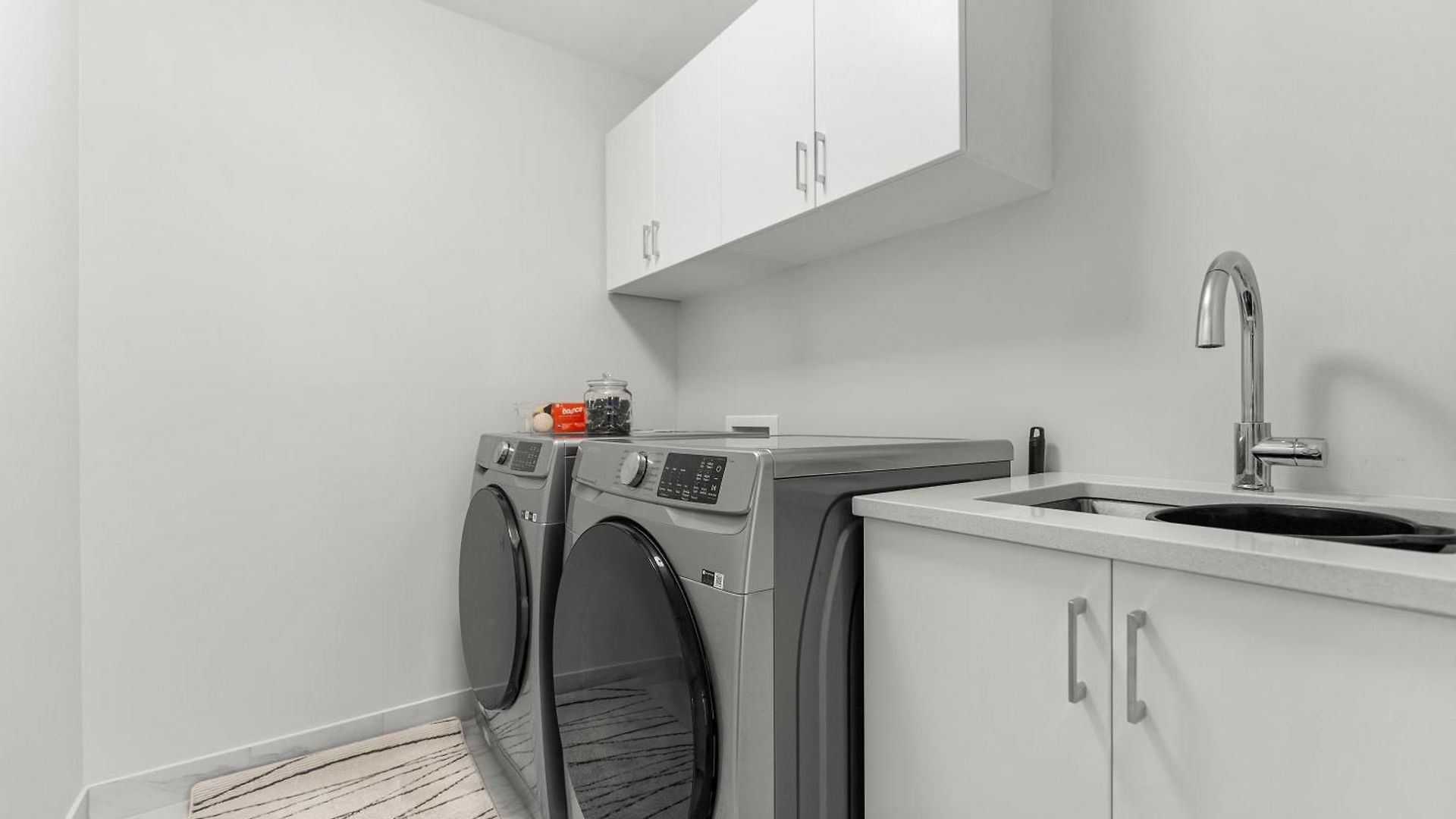 Bliss Modern Luxury 3bed Entire Townhome Free Parking Apartment *