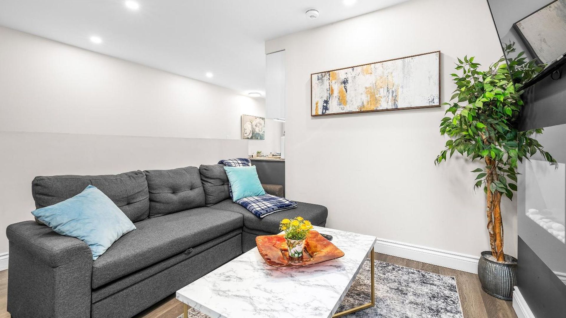Downtown Steps To Byward Market Apartment *