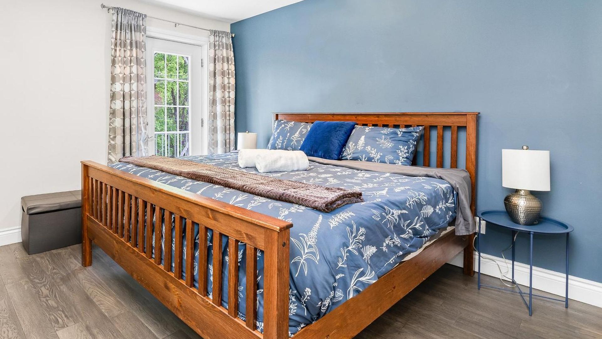 Downtown Steps To Byward Market Apartment