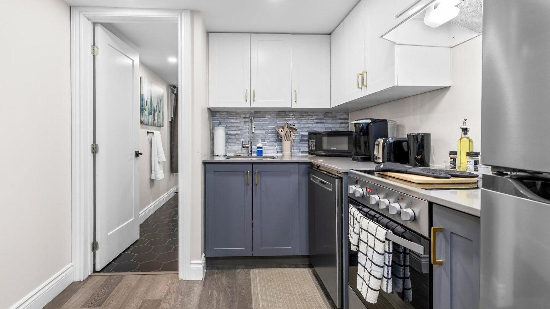 Modern Basement Flat In The Heart Of Historic Ottawa