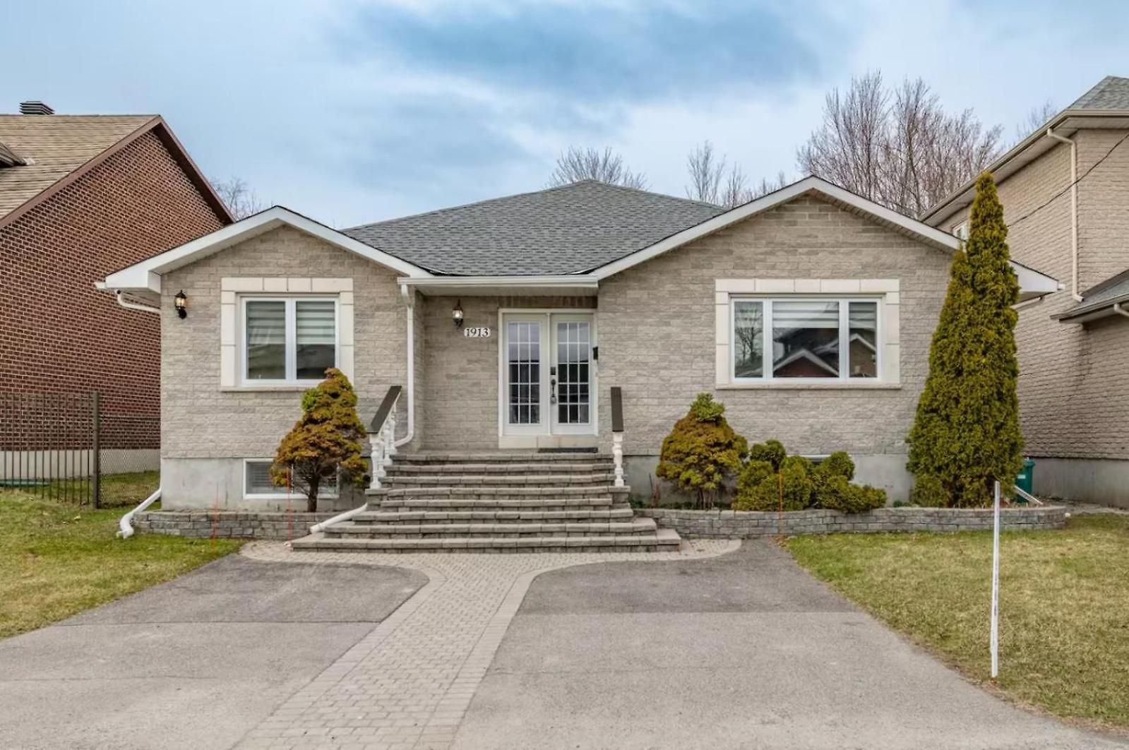 Entire House With 6 Bedrooms, 2 Full Bathrooms, And 1 Half Bathroom Holiday home